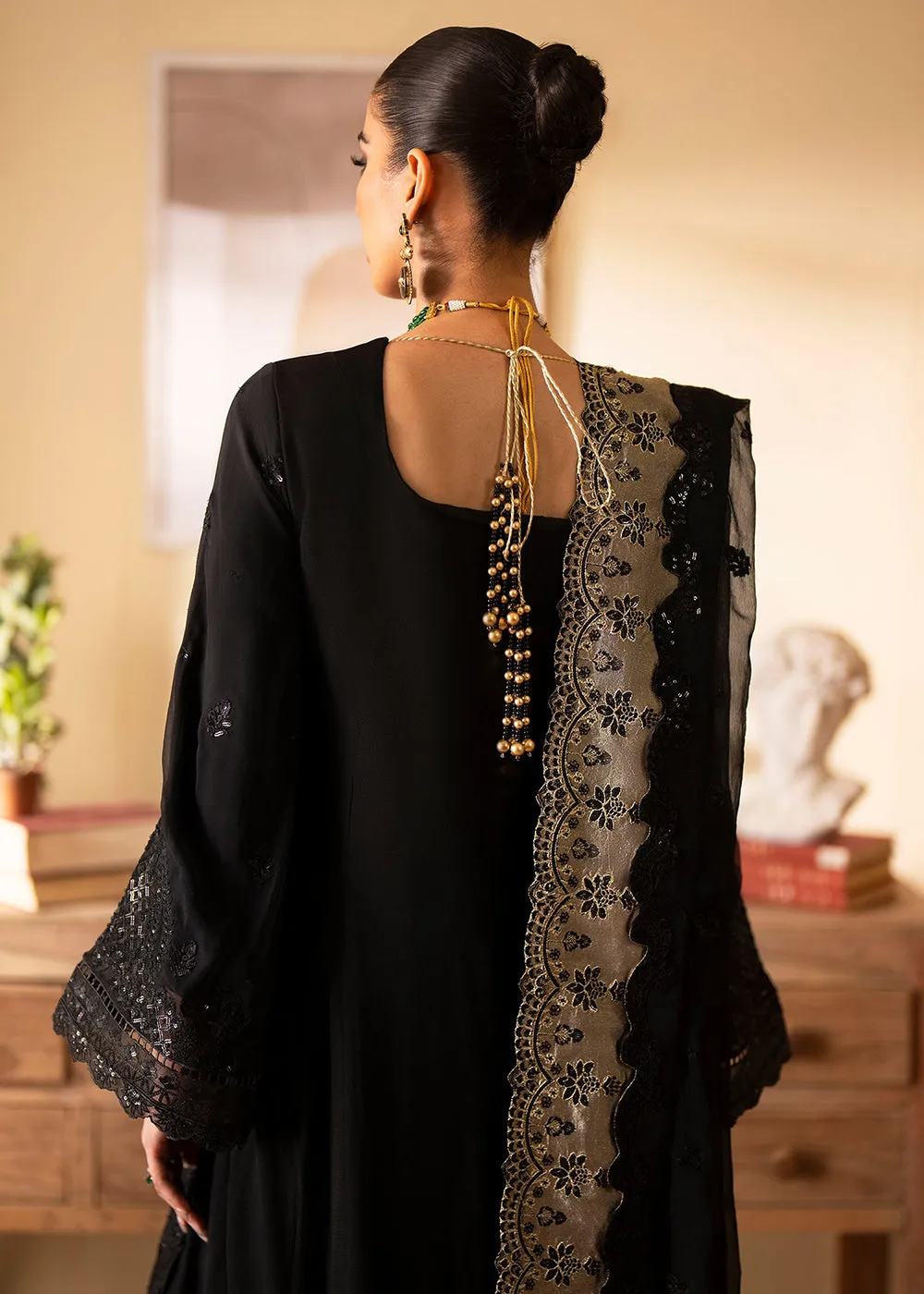 Romansiyyah Luxury Formals '24 by Emaan Adeel | REHANI